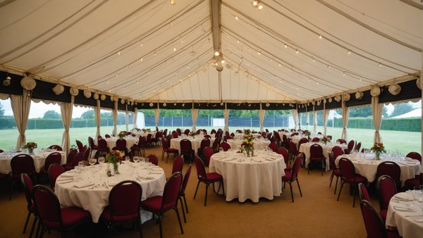Location d'un chapiteau à Rennes : un choix avantageux pour l'organisation d'un mariage en extérieur