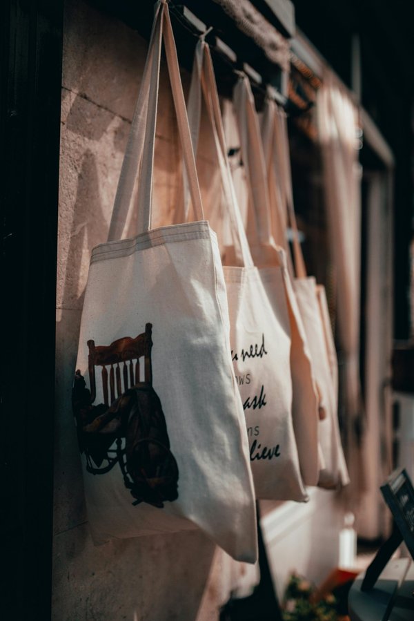 Tote bag personnalisé pas cher : alliez économie et style !