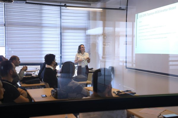 Formation sur mesure et intra-entreprise : développez vos compétences clés